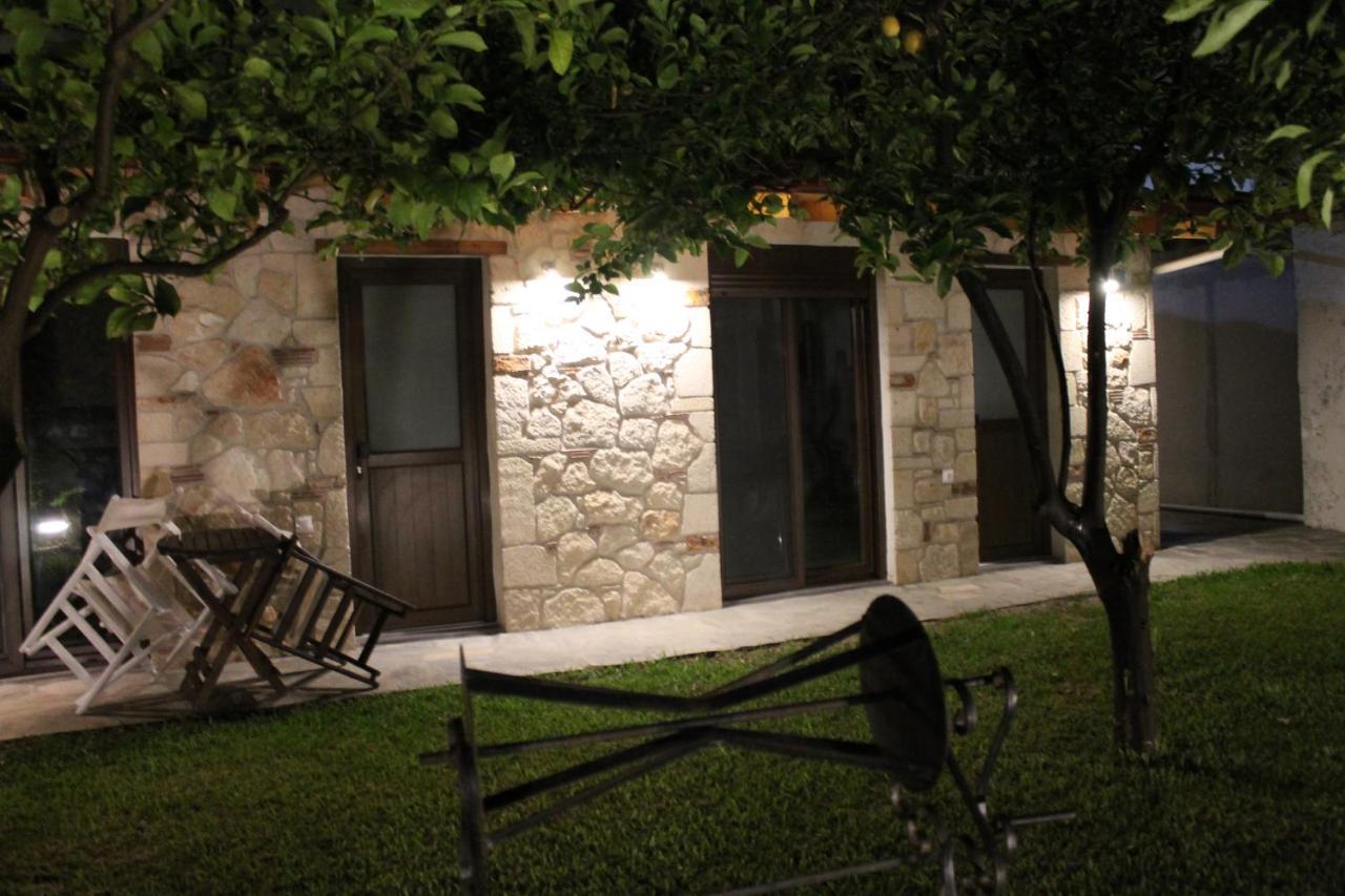 Citrus Garden Apartment Nea Skioni Bagian luar foto